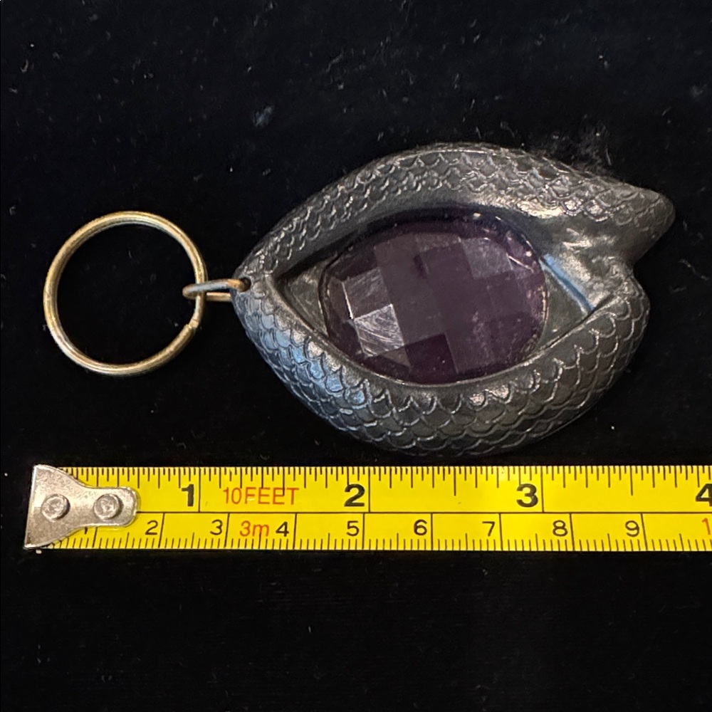 Lot of 3 Pocket Dragon Keychains, “Favorite Book” Brooch & a Dragon Eye Keychain - Picture 6 of 7